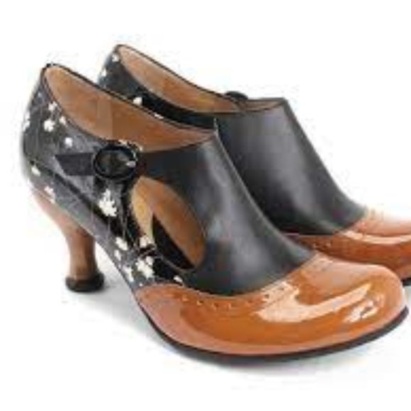 John Fluevog Shoes - NEVER WORN Fluevog Ella Barker brown with flowers size 7
